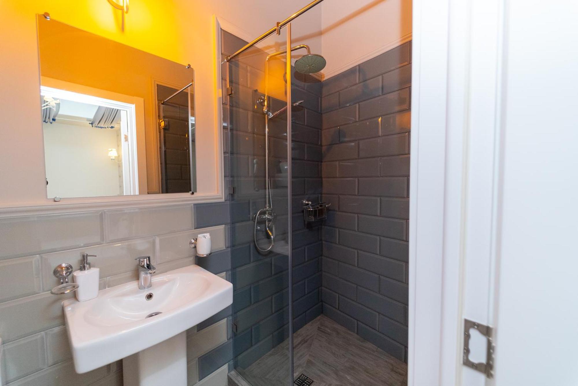 Maner Hotel Odessa Ngoại thất bức ảnh