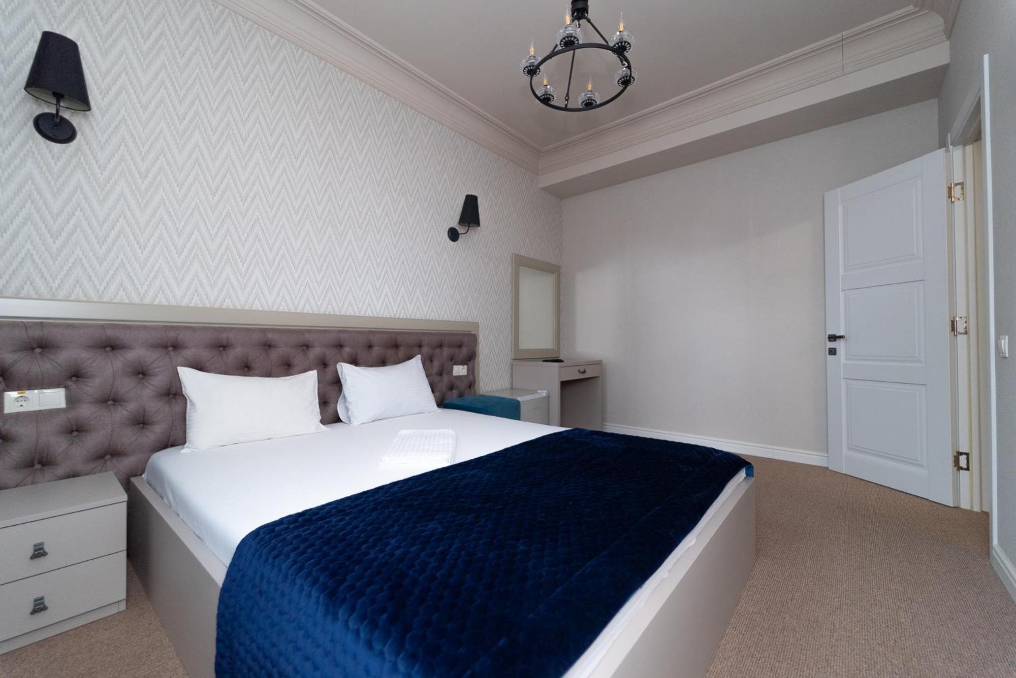 Maner Hotel Odessa Ngoại thất bức ảnh